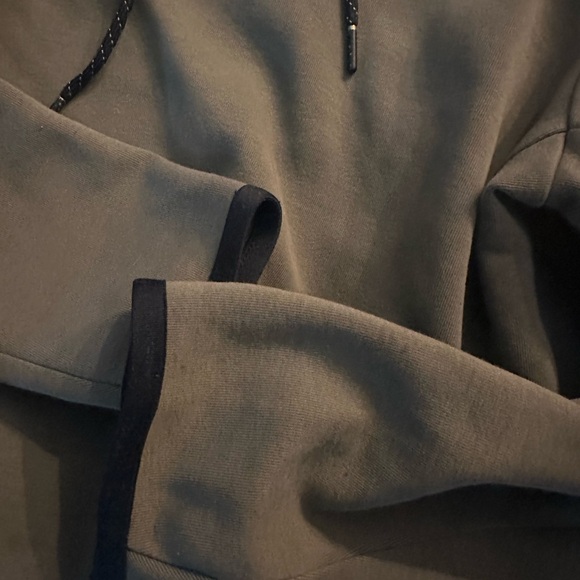 Nike tech fleece hoodie size Large - Picture 8 of 8
